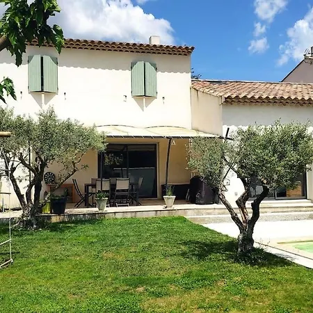 Maison Avec Piscine Au Calme En Provence *