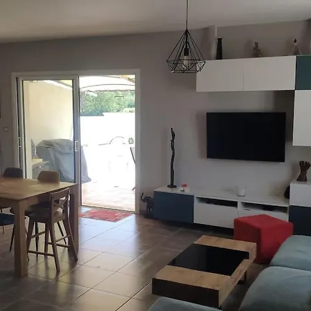 Maison Avec Piscine Au Calme En Provence *